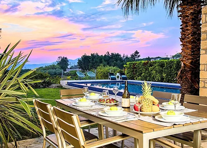 Cretan Mansion With Heated Swimming Pool