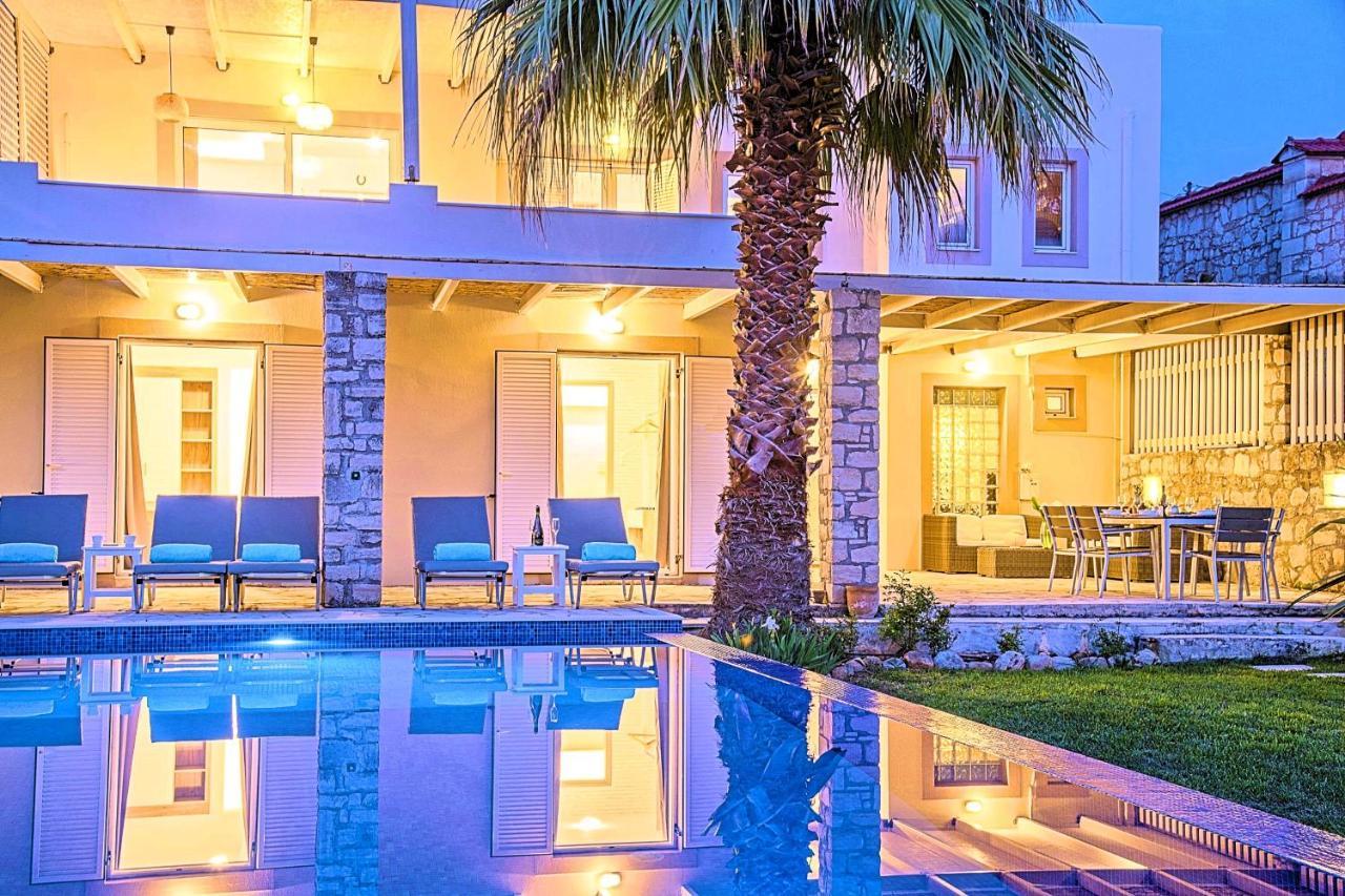 Cretan Mansion With Heated Swimming Pool Georgioupoli