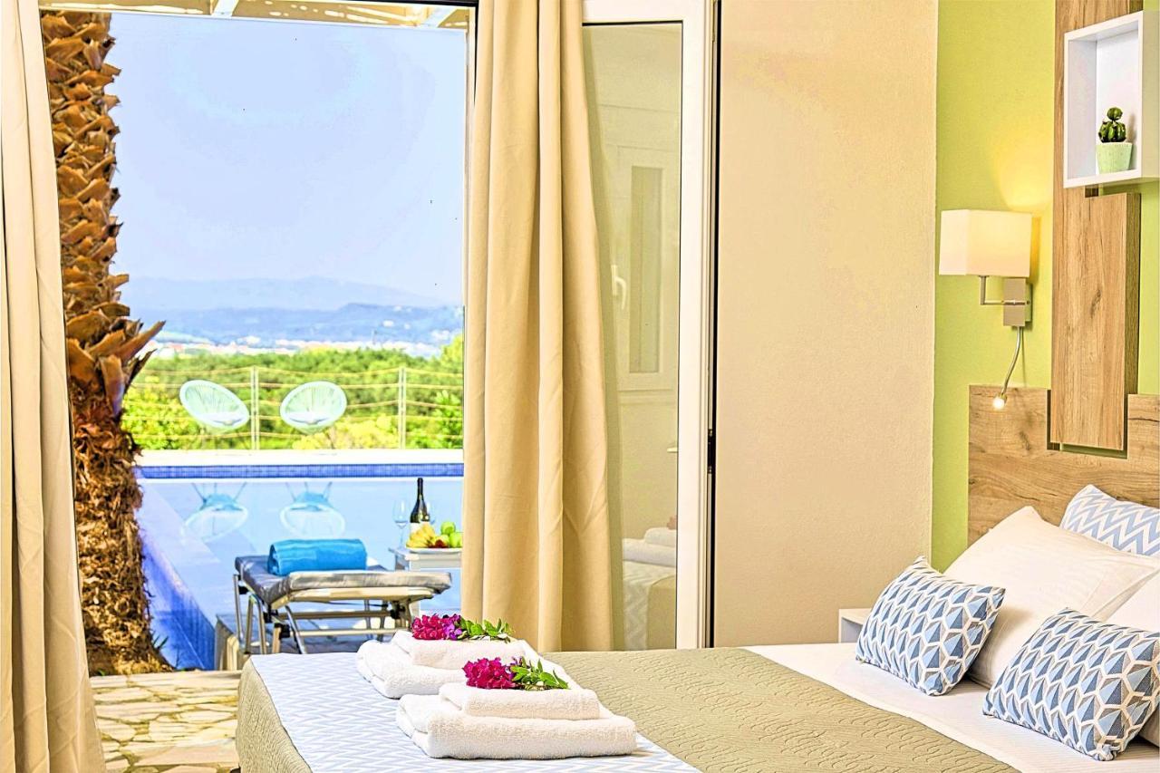 Вилла Cretan Mansion With Heated Swimming Pool
