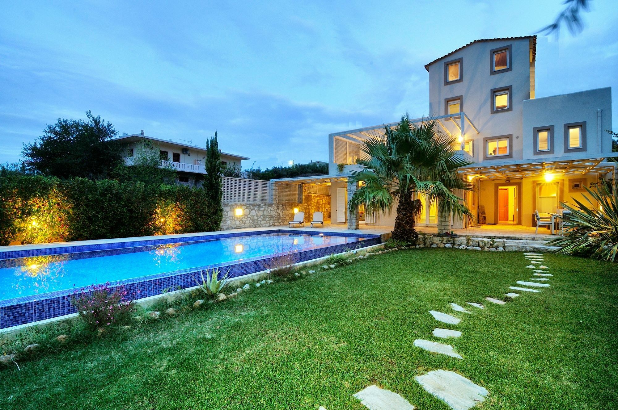 Cretan Mansion With Heated Swimming Pool Вилла Георгиуполис